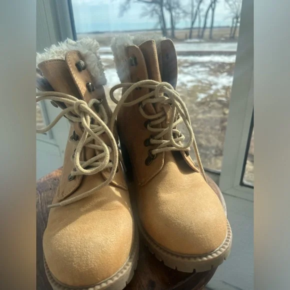 NWOT Cliff Heeled Boots - Picture 2 of 6